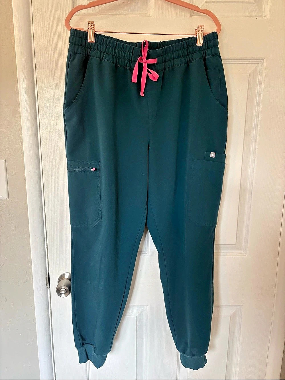FIGS Scrub Jogger Pants in Caribbean Blue Size Large Like New